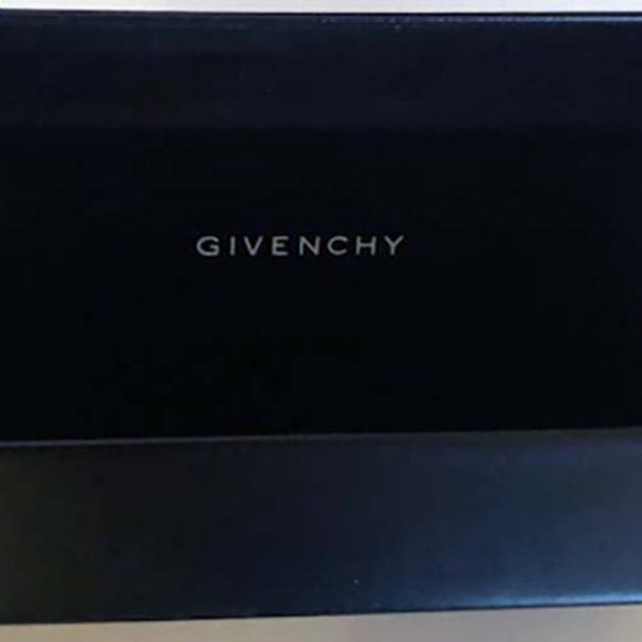 Givenchy Authentic Black Hardshell Folding Case with Wrapped Cleansing Cloth - Picture 2 of 3